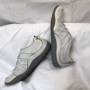 PRIVO.  8M.  Women’s slip-on sneakers.